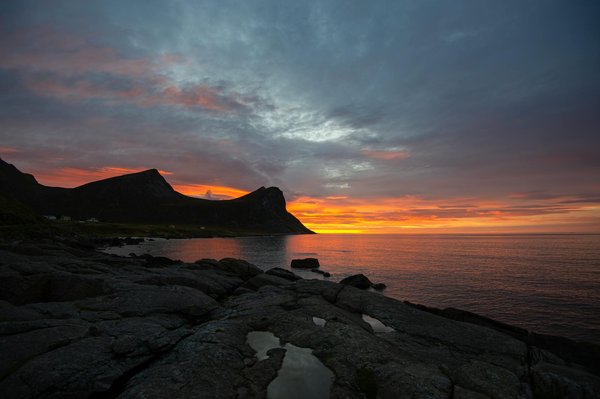 Comment planifier un itinéraire de camping pour découvrir les volcans éteints en Islande?
