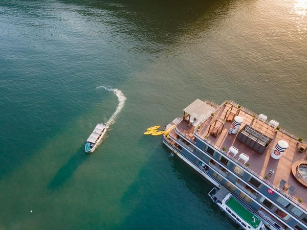 Quels sont les équipements nécessaires pour un camping en région de forêt boréale en automne?